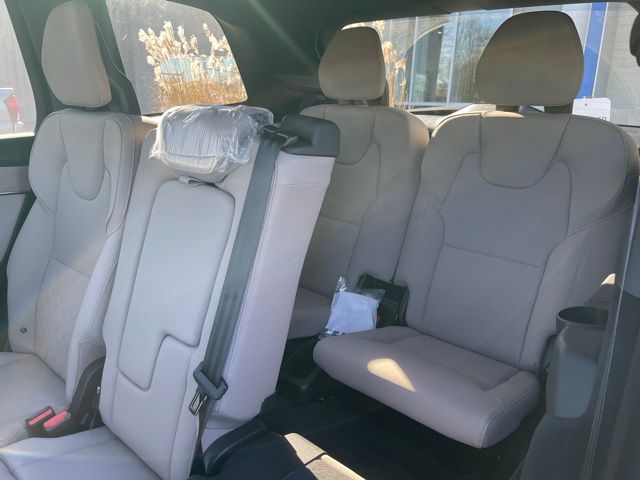 2026 Volvo XC90 Plus - Photo 16