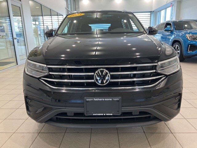 2023 Volkswagen Tiguan SE photo 2