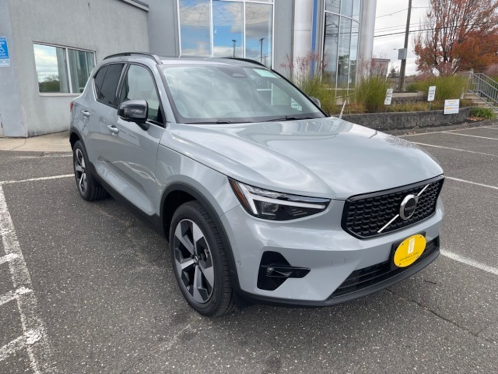 New 2026 Volvo XC40 B5 Plus SUV