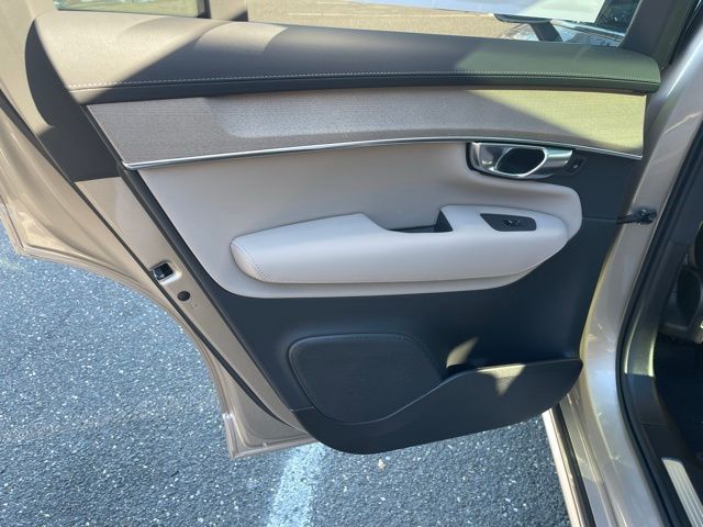 2026 Volvo XC90 Plus - Photo 14