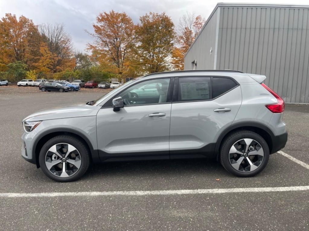 New 2026 Volvo XC40 B5 Plus SUV