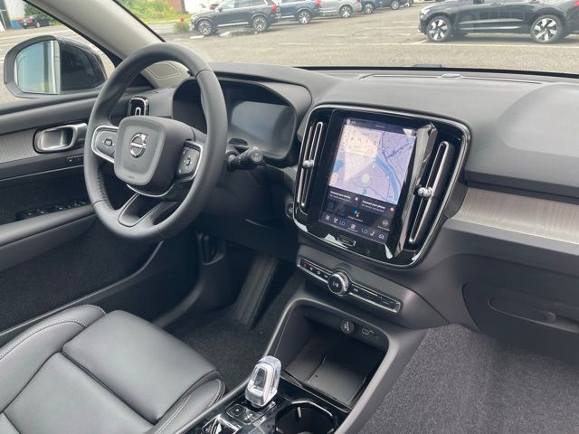 2026 Volvo XC40 Plus - Photo 24