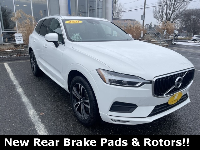 2021 Volvo XC60 Momentum's photo