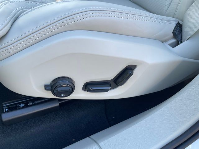2026 Volvo XC60 Ultra - Photo 9