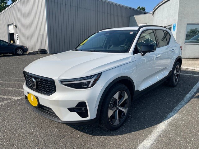 2026 Volvo XC40 Plus photo 3