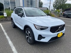 2026 Volvo XC40 B5 Core SUV