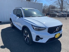 2026 Volvo XC40 B5 Plus SUV