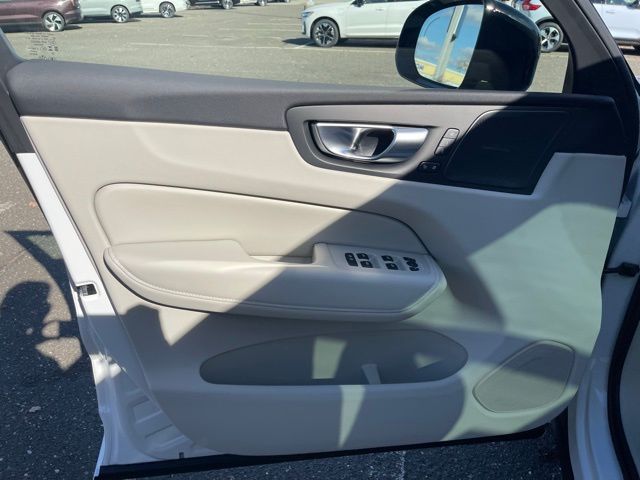 2026 Volvo XC60 Ultra - Photo 10