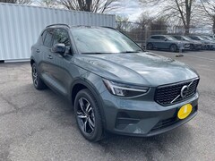 2026 Volvo XC40 B5 Core SUV