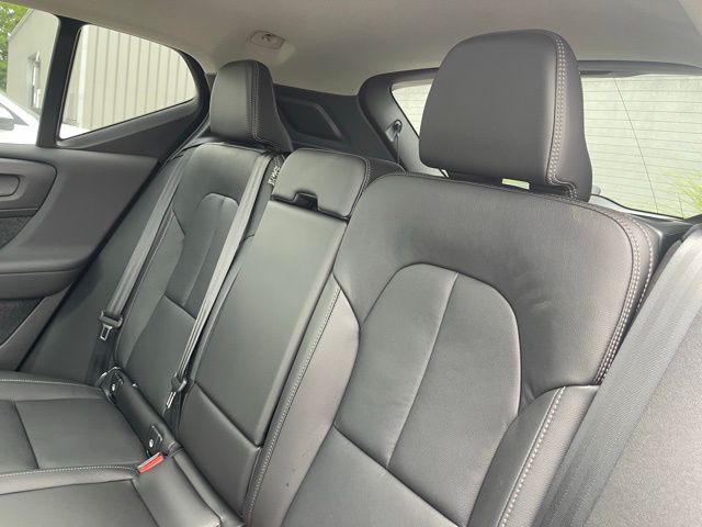 2026 Volvo XC40 Plus - Photo 13