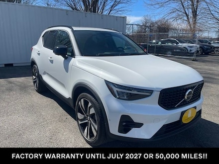 2023 Volvo XC40 B5 AWD Plus Dark SUV