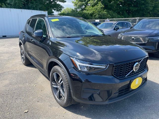 2026 Volvo XC40