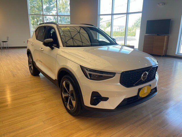 2026 Volvo XC40 B5 Plus AWD SUV