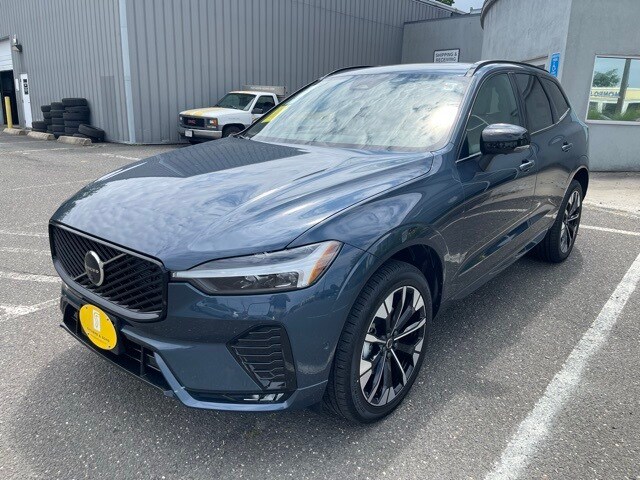 2026 Volvo XC60 B5 Plus photo 3