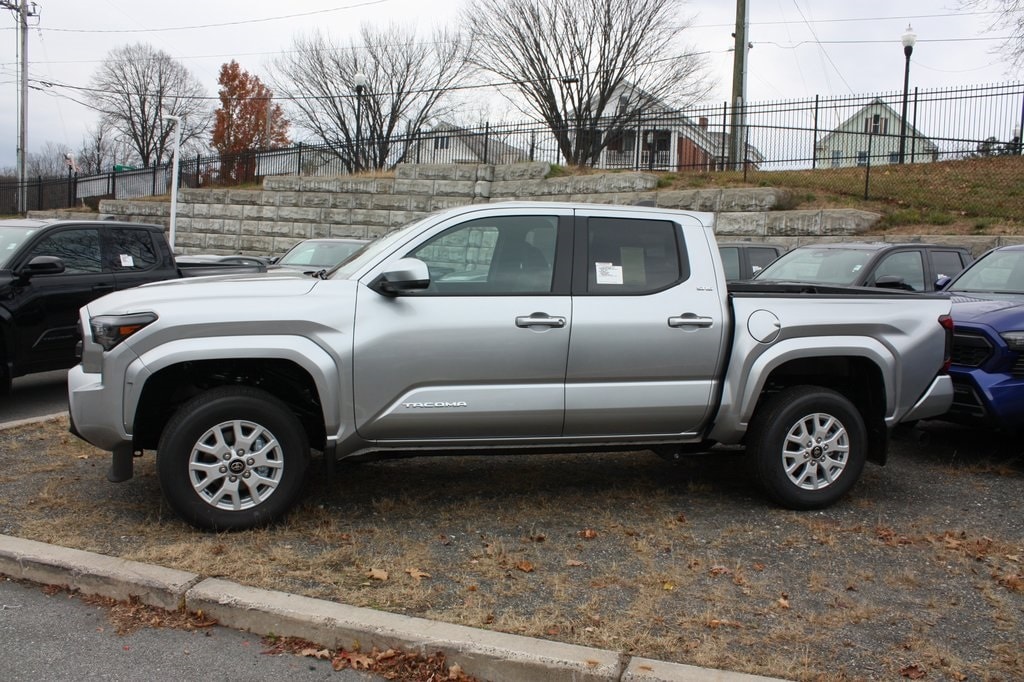 New 2025 Toyota Tacoma SR5 Truck