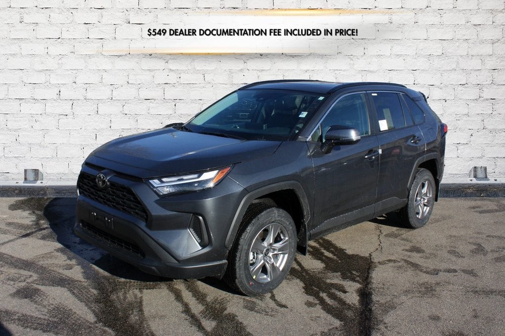 2025 Toyota RAV4 XLE's photo