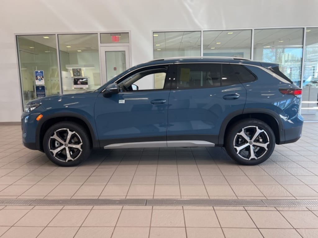 New 2025 Volkswagen Tiguan 2.0T SE SUV