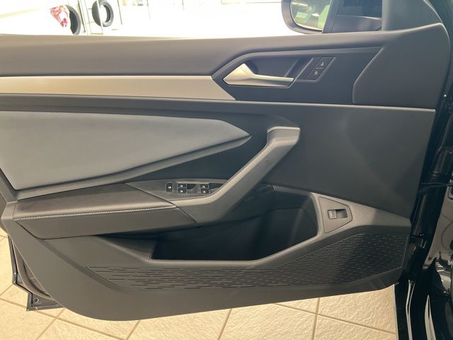 2026 Volkswagen Jetta SE - Photo 12