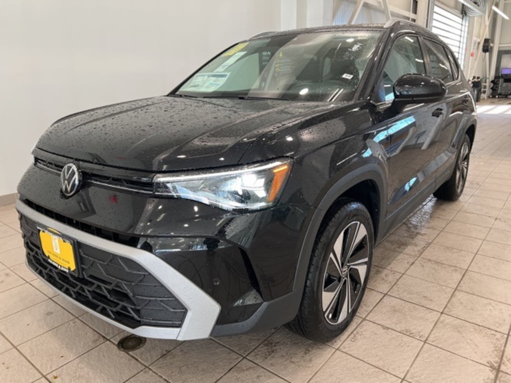 Used 2025 Volkswagen Taos 1.5T SE SUV