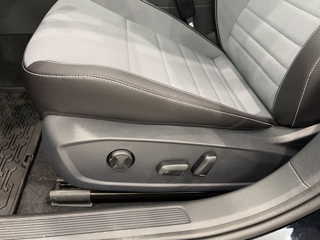 2026 Volkswagen Jetta SE - Photo 9