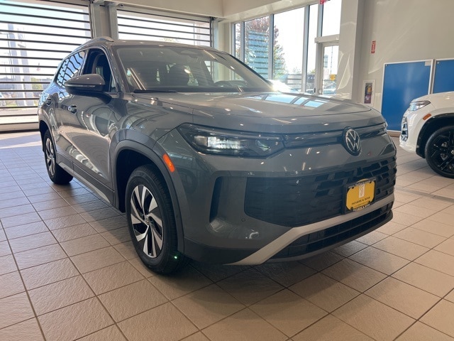 2025 Volkswagen Tiguan S's photo