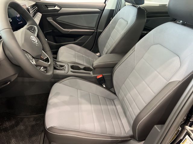 2026 Volkswagen Jetta SE - Photo 8