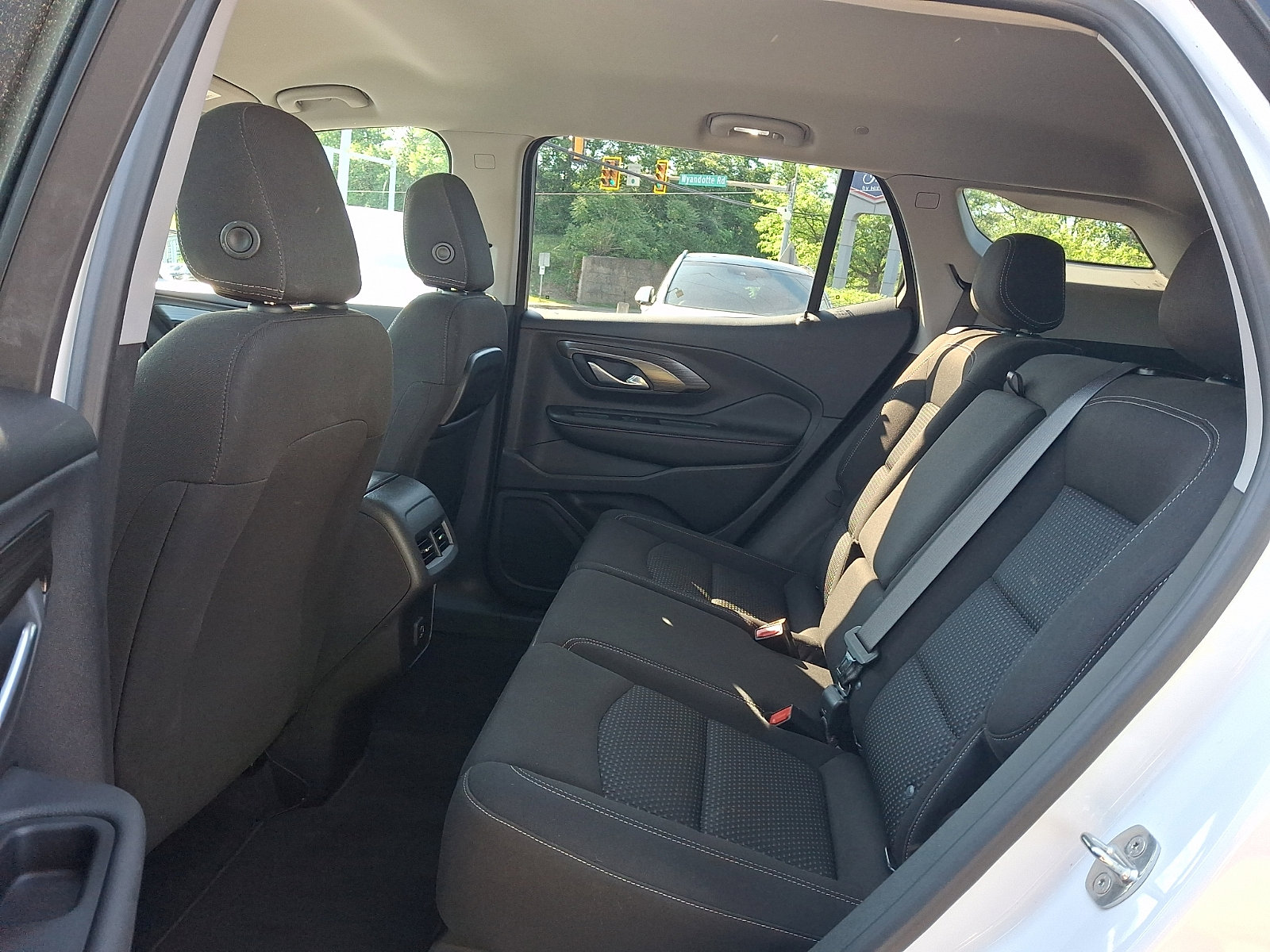 2022 GMC Terrain SLE - Photo 10