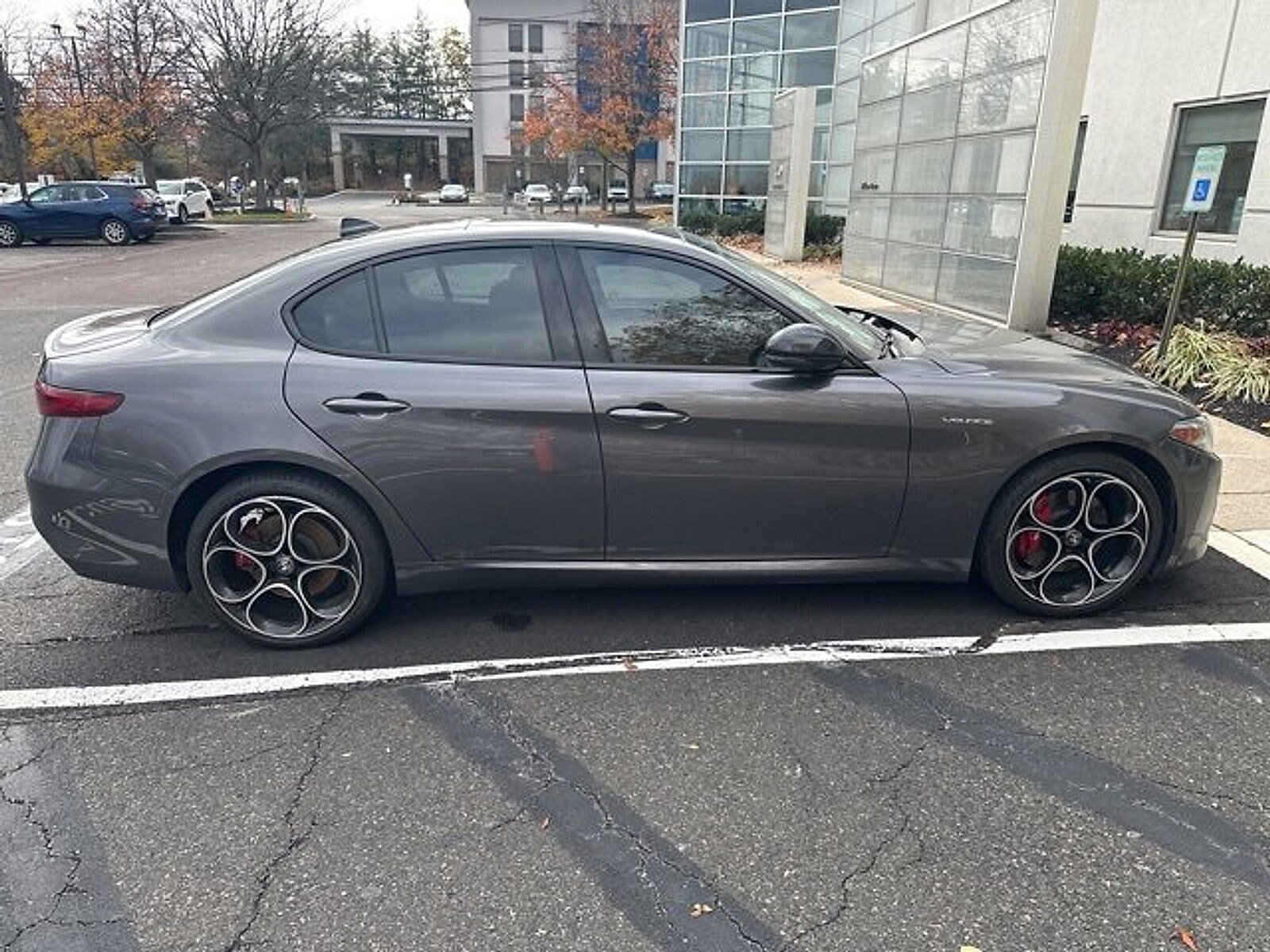 2023 Alfa Romeo Giulia Ti photo 3