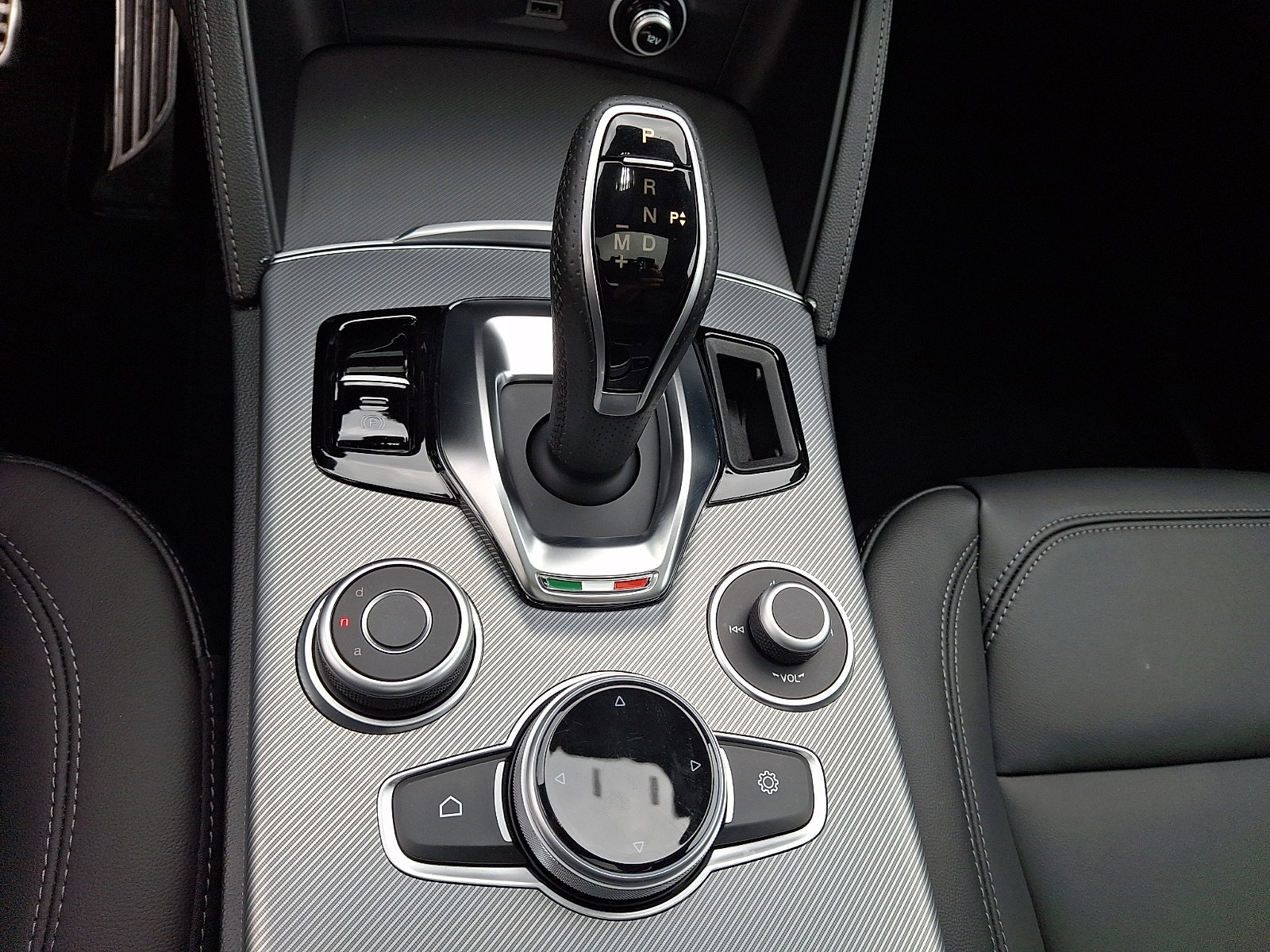 2025 Alfa Romeo Stelvio Base - Photo 11