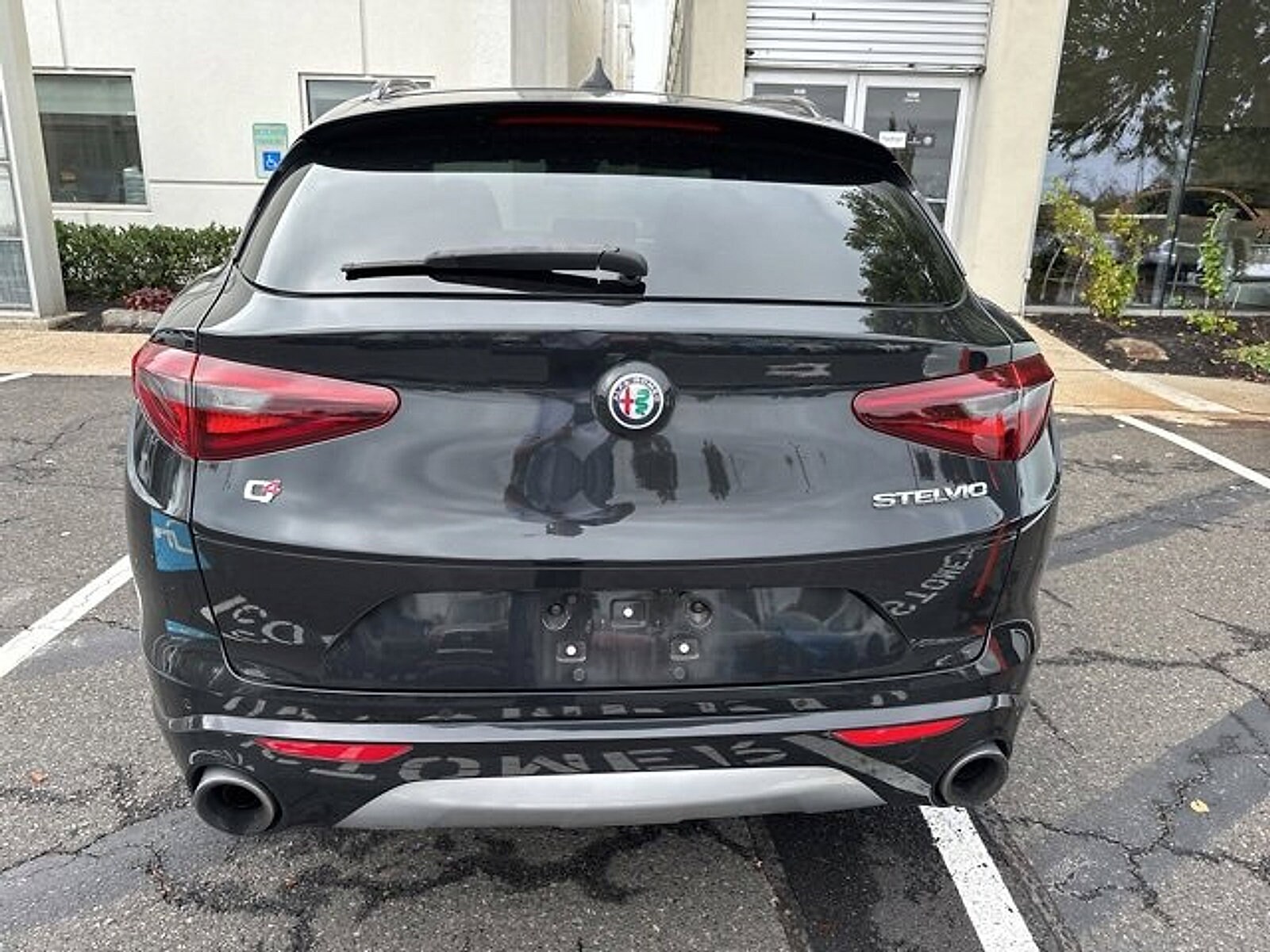 2023 Alfa Romeo Stelvio Ti photo 4