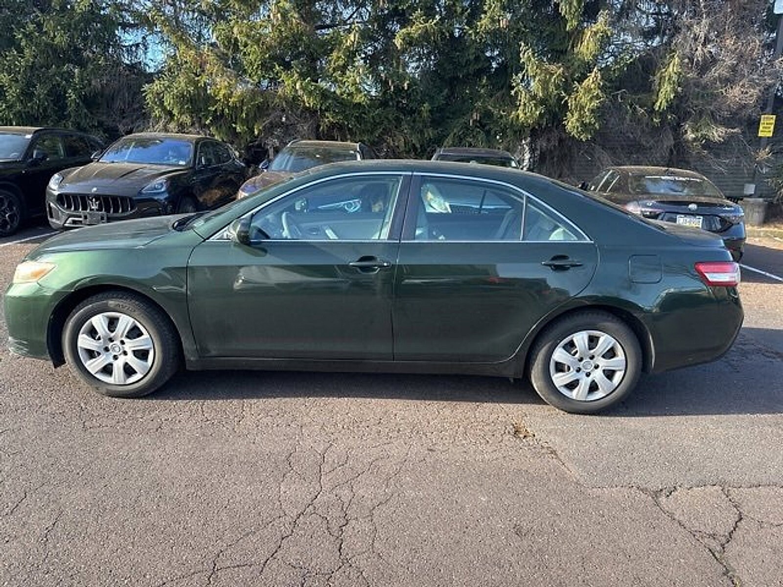 2011 Toyota Camry LE photo 3