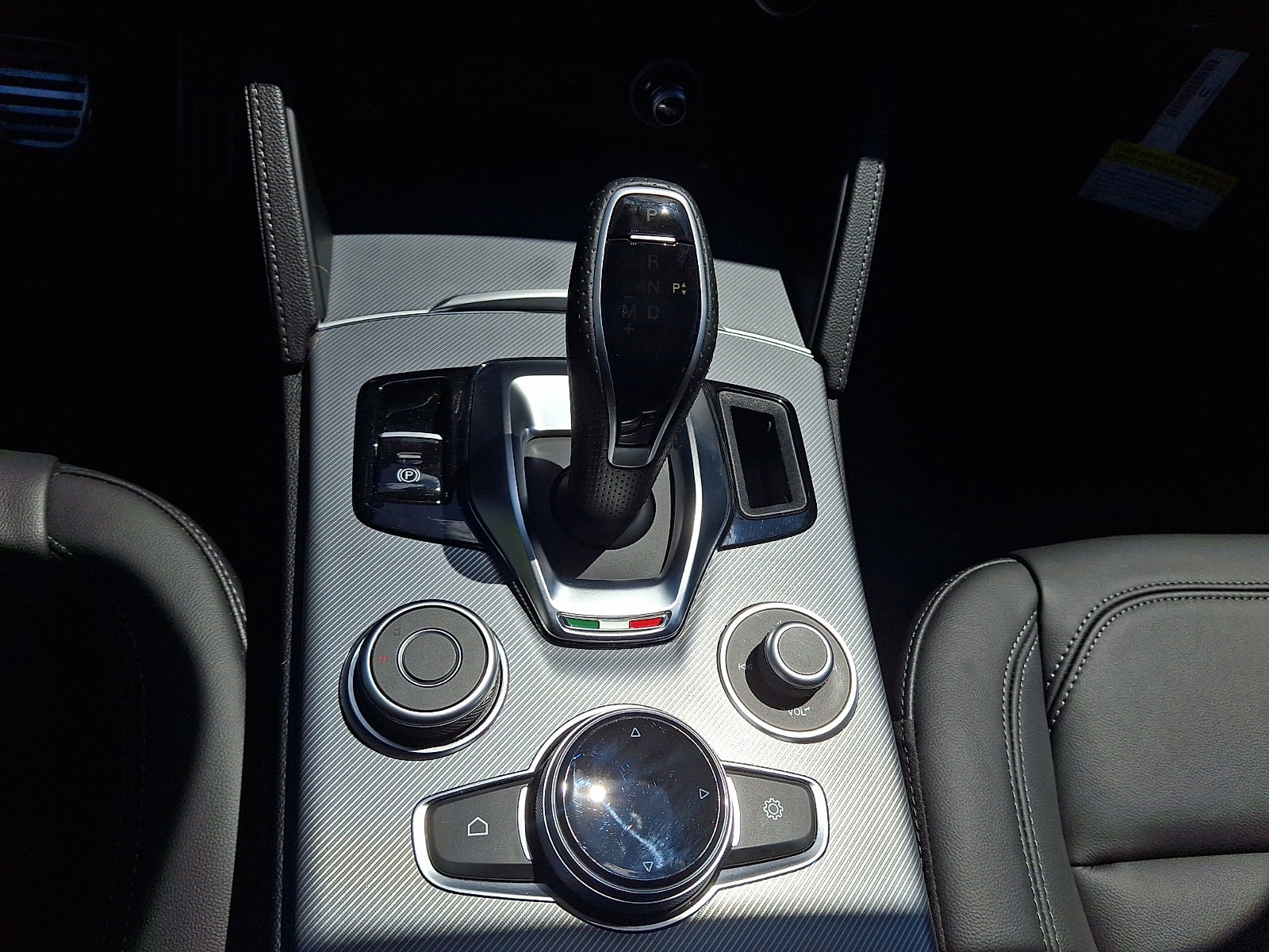 2025 Alfa Romeo Stelvio Base - Photo 11