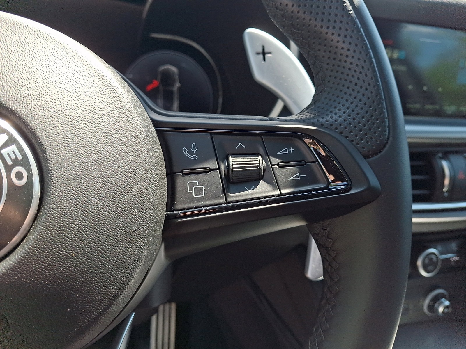 2025 Alfa Romeo Stelvio Base - Photo 18