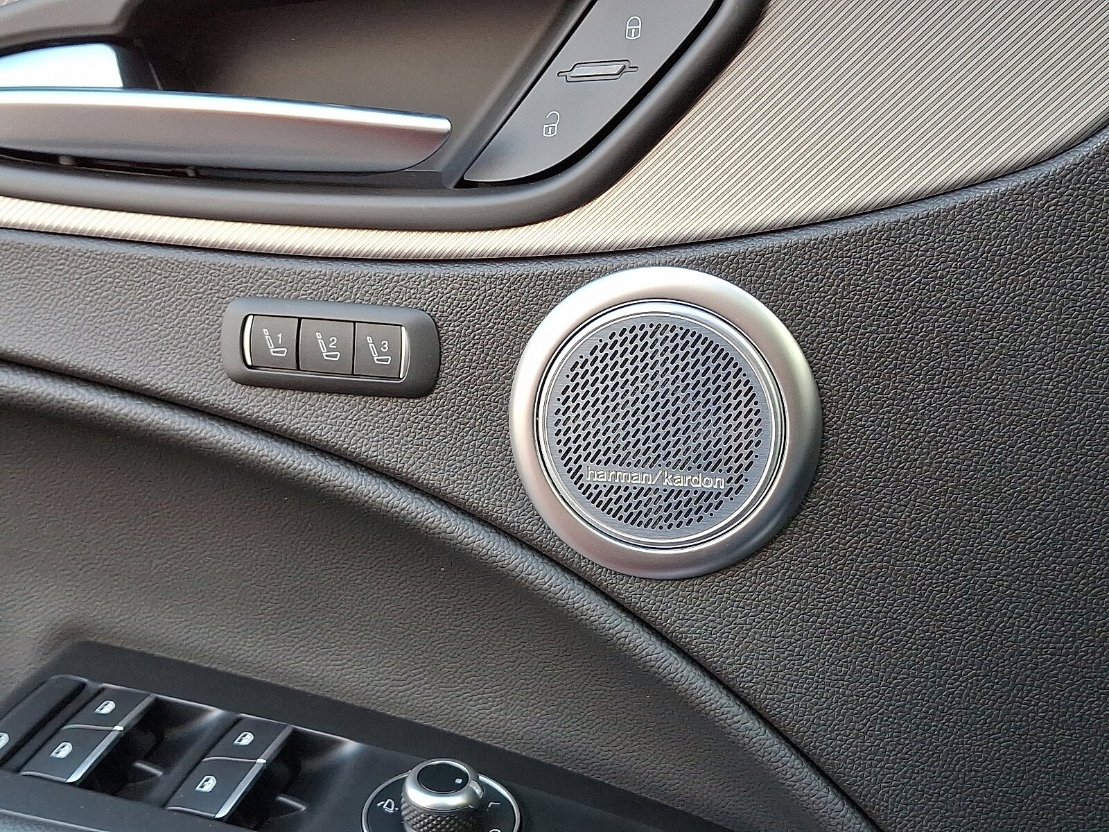 2025 Alfa Romeo Stelvio Base - Photo 16