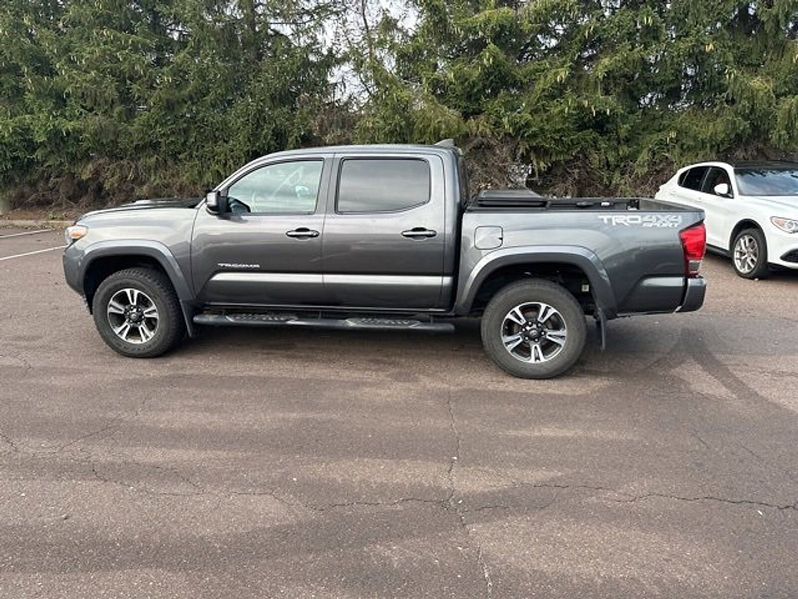 2016 Toyota Tacoma TRD Sport V6 photo 3