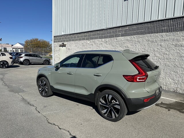 2025 Volvo XC40 AWD photo 3