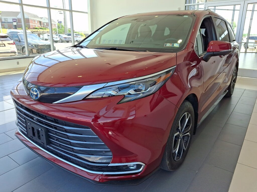 Used 2025 Toyota Sienna Platinum Platinum AWD 7-Passenger