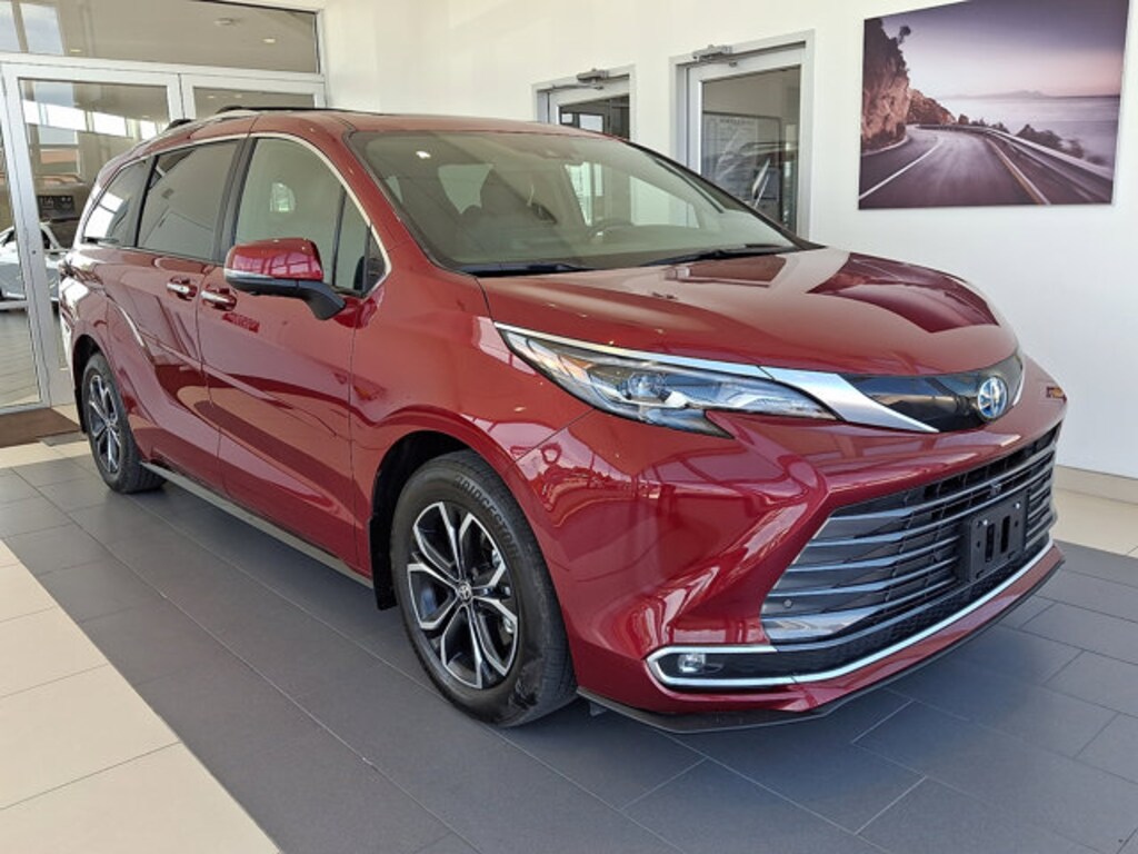 Used 2025 Toyota Sienna Platinum Platinum AWD 7-Passenger