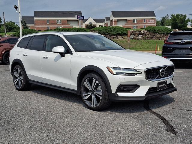 2024 Volvo V60 Cross Country B5 AWD Plus 