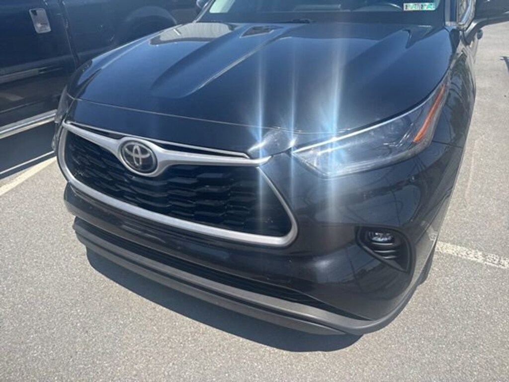 Used 2021 Toyota Highlander XLE XLE AWD