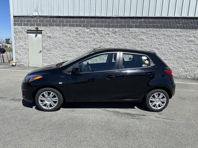 2011 Mazda Mazda2 Sport photo 2