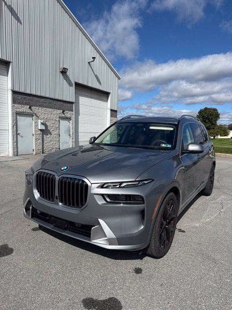 2025 BMW X7 40i