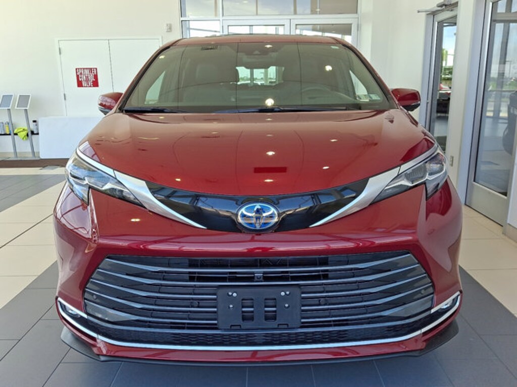 Used 2025 Toyota Sienna Platinum Platinum AWD 7-Passenger