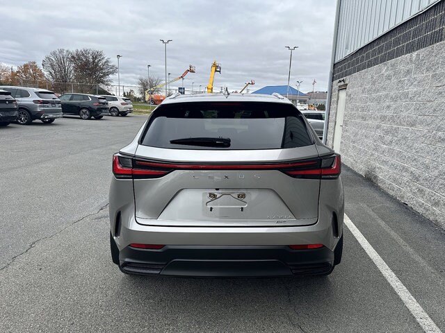 2022 Lexus NX 350h AWD photo 4