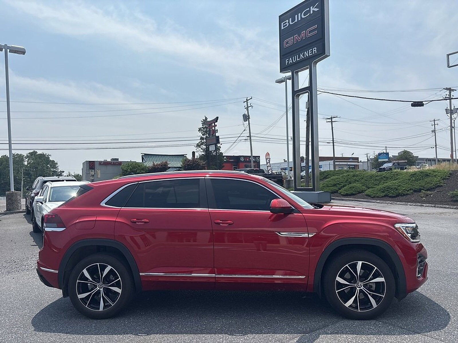 2024 Volkswagen Atlas Cross Sport SEL R-Line photo 3