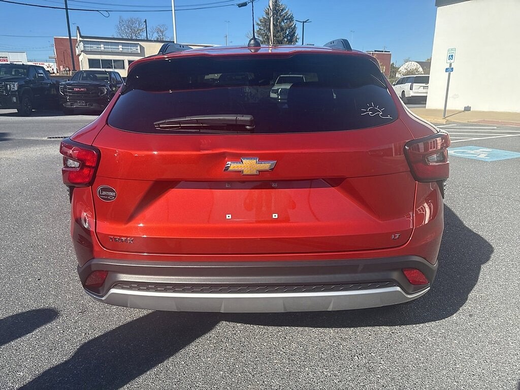 Used 2024 Chevrolet Trax LT FWD  LT