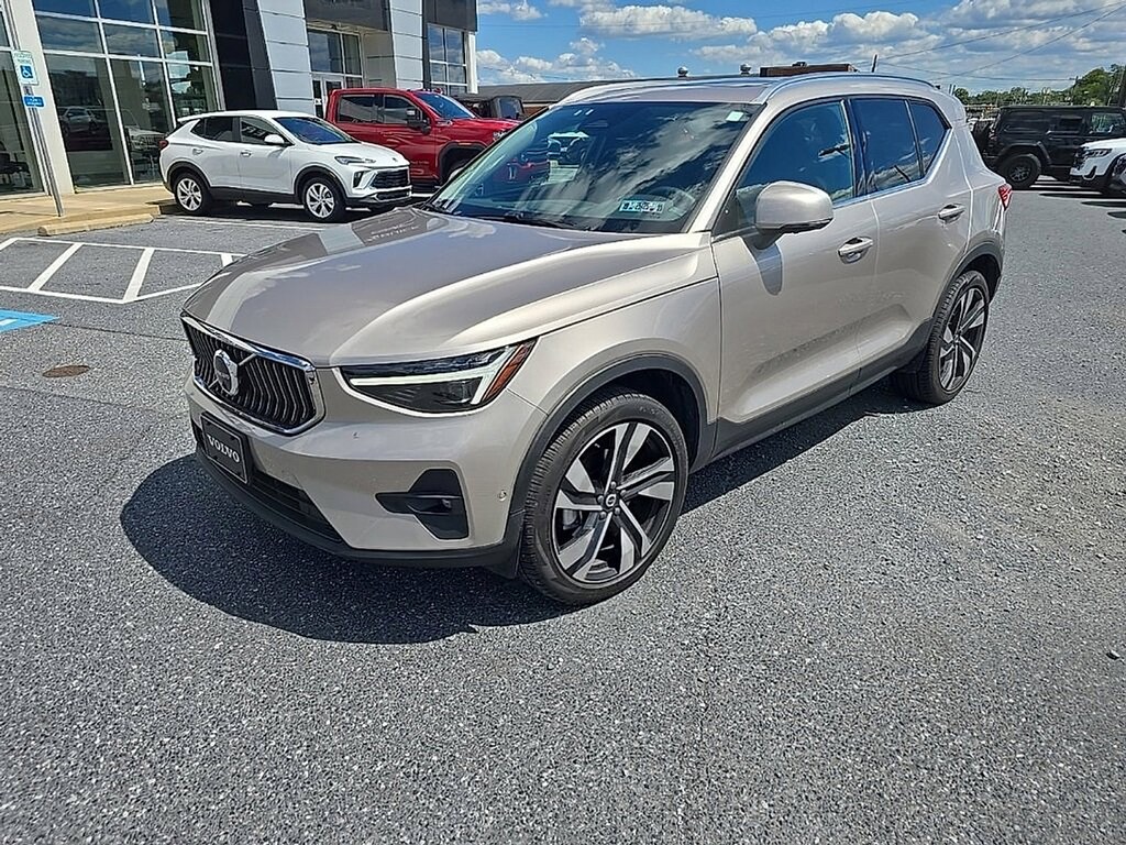 Used 2024 Volvo XC40 Ultimate Bright Theme B5 AWD Ultimate Bright Theme