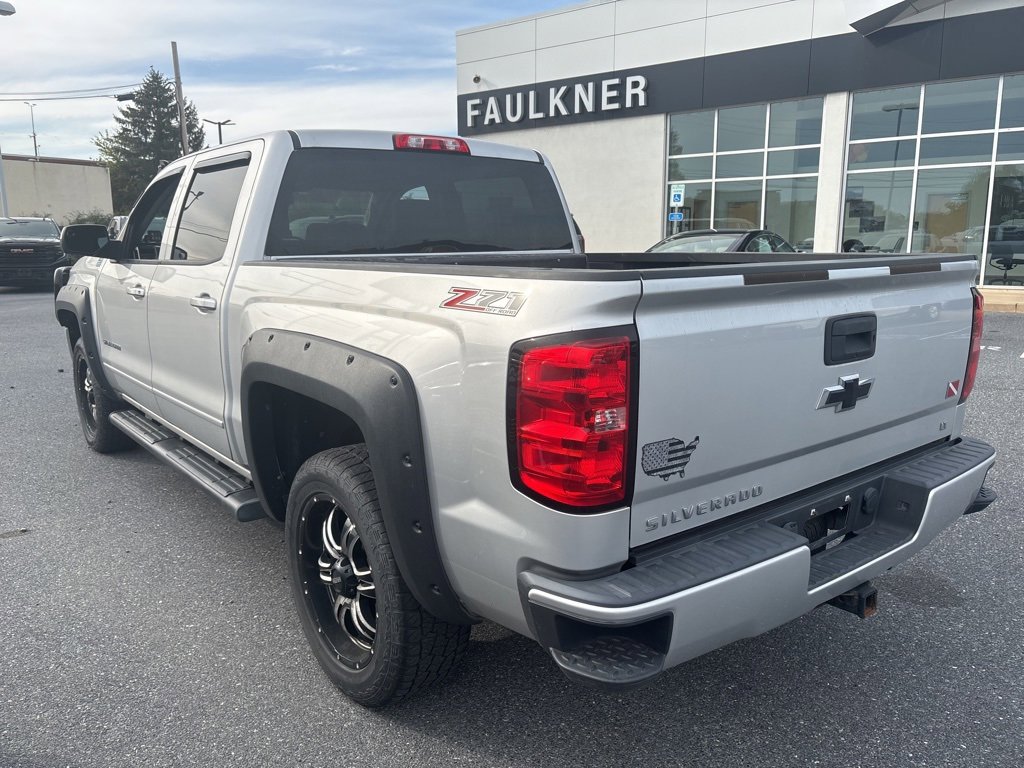 2017 Chevrolet Silverado 1500 LT photo 3