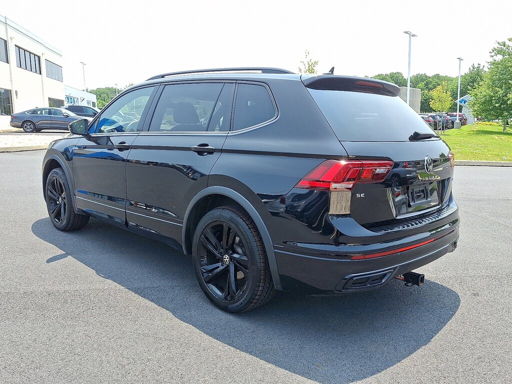 Used 2024 Volkswagen Tiguan SE R-Line Black 2.0T SE R-Line Black 4MOTION