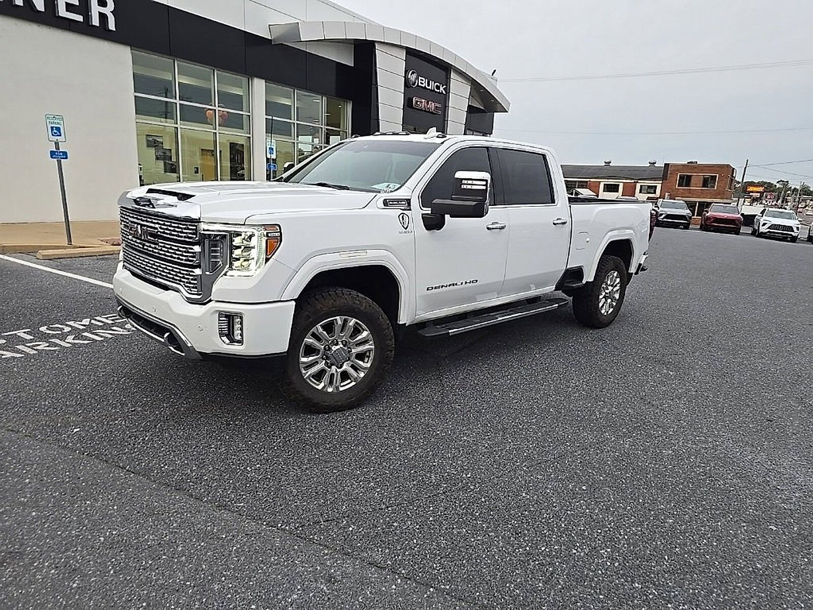 2022 Gmc Sierra 2500 HD Denali photo 2